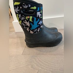 Size 1 EUC Bogs snow boots